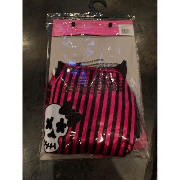 New Teen Rockin Skull Pirate Halloween Costume Fits Junior Size 0-9 - Picture 5 of 5